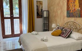 Gl Golden City Apartments